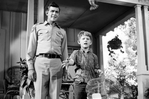 LOS ANGELES - AUGUST 19: The Andy Griffith Show, episode 'Opie The Birdman'.  (From left) Andy Griffith (as Andy Taylor)' and Ron Howard (as Opie) appear on the "Opie the Birdman" episode of The Andy Griffith Show on  August 19, 1963. (Photo by CBS via Getty Images)