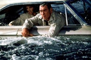 DOUBLE JEOPARDY, Ashley Judd, Tommy Lee Jones, 1999, flooding in the car
