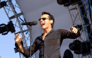LOS ANGELES, CA - JUNE 15:  Singer Marc Anthony performs at the KIISS-FM Wango Tango 2002 June 15, 2002 in Pasadena, California.  (Photo by Sebastian Artz/Getty Images)