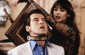 THE WORLD IS NOT ENOUGH, from left: Pierce Brosnan, Sophie Marceau, 1999, (c) MGM/courtesy Everett Collection